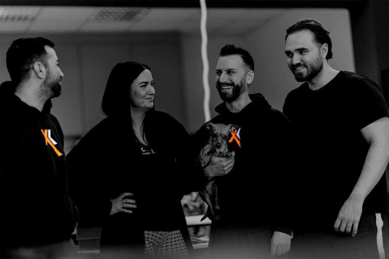 Über uns 1 Teamfoto in Berlin – Unser engagiertes und kreatives Team hinter Colex Shop.